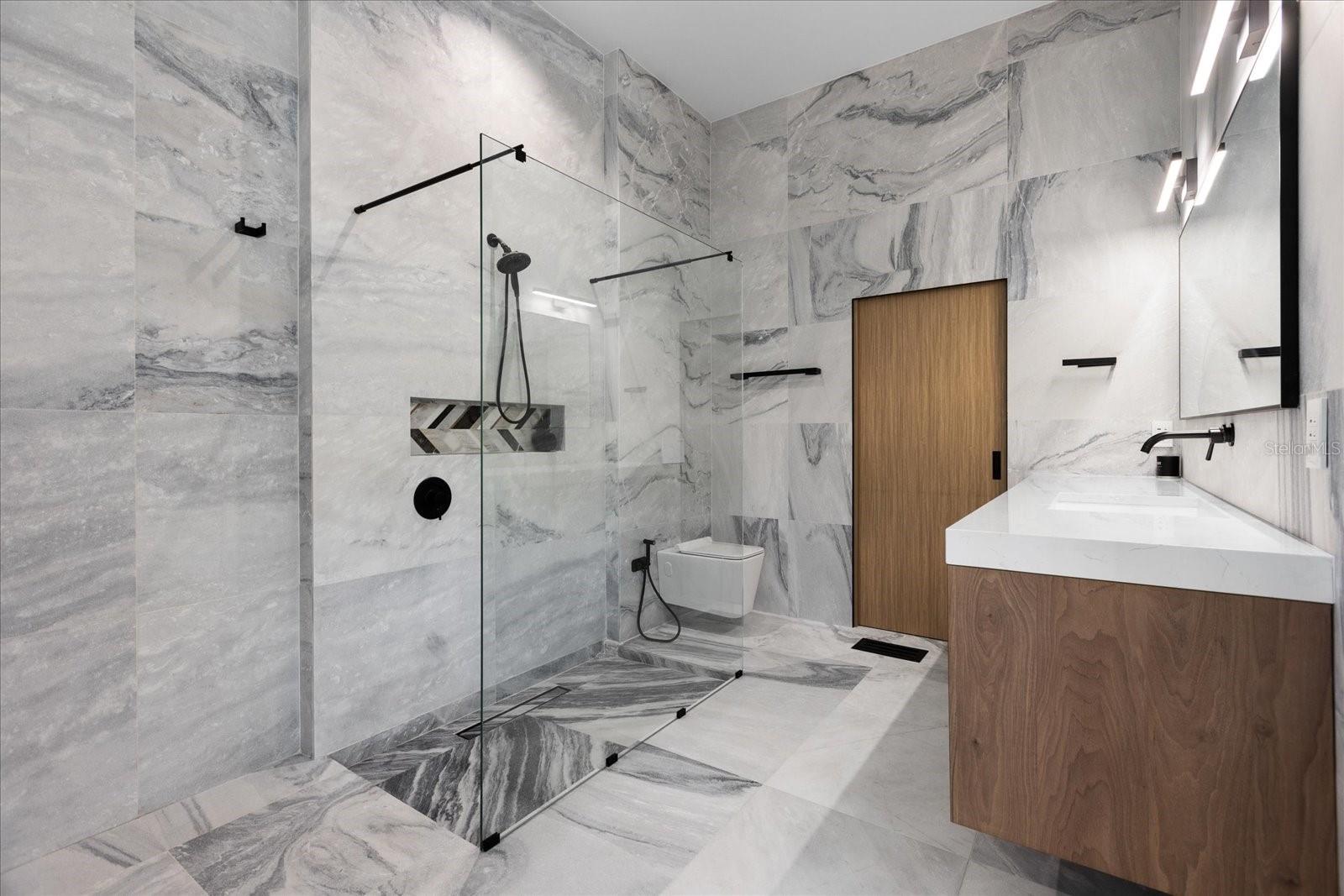 Image 32 of 48 For 3807 Semoran Boulevard