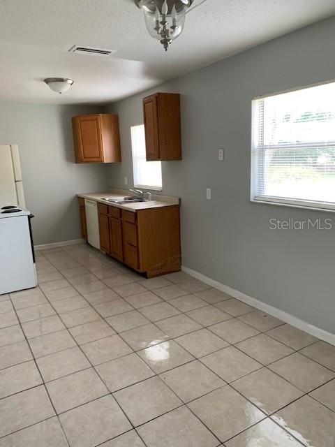 Image 5 of 16 For 2443 Lilly Street