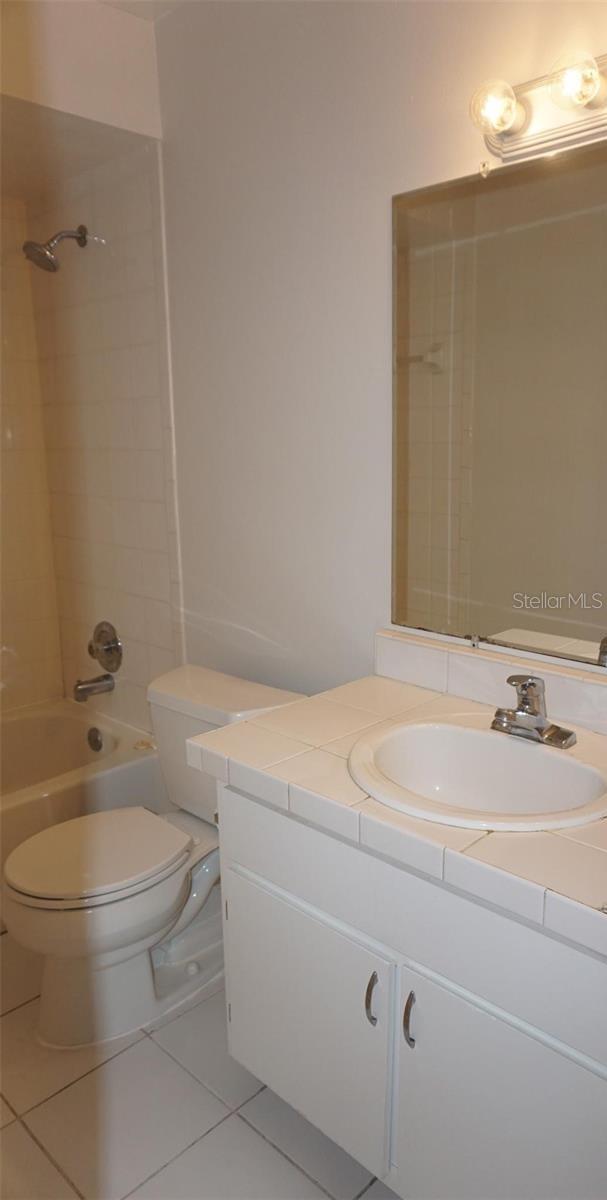 Image 9 of 24 For 5219 Via Hacienda Circle B209