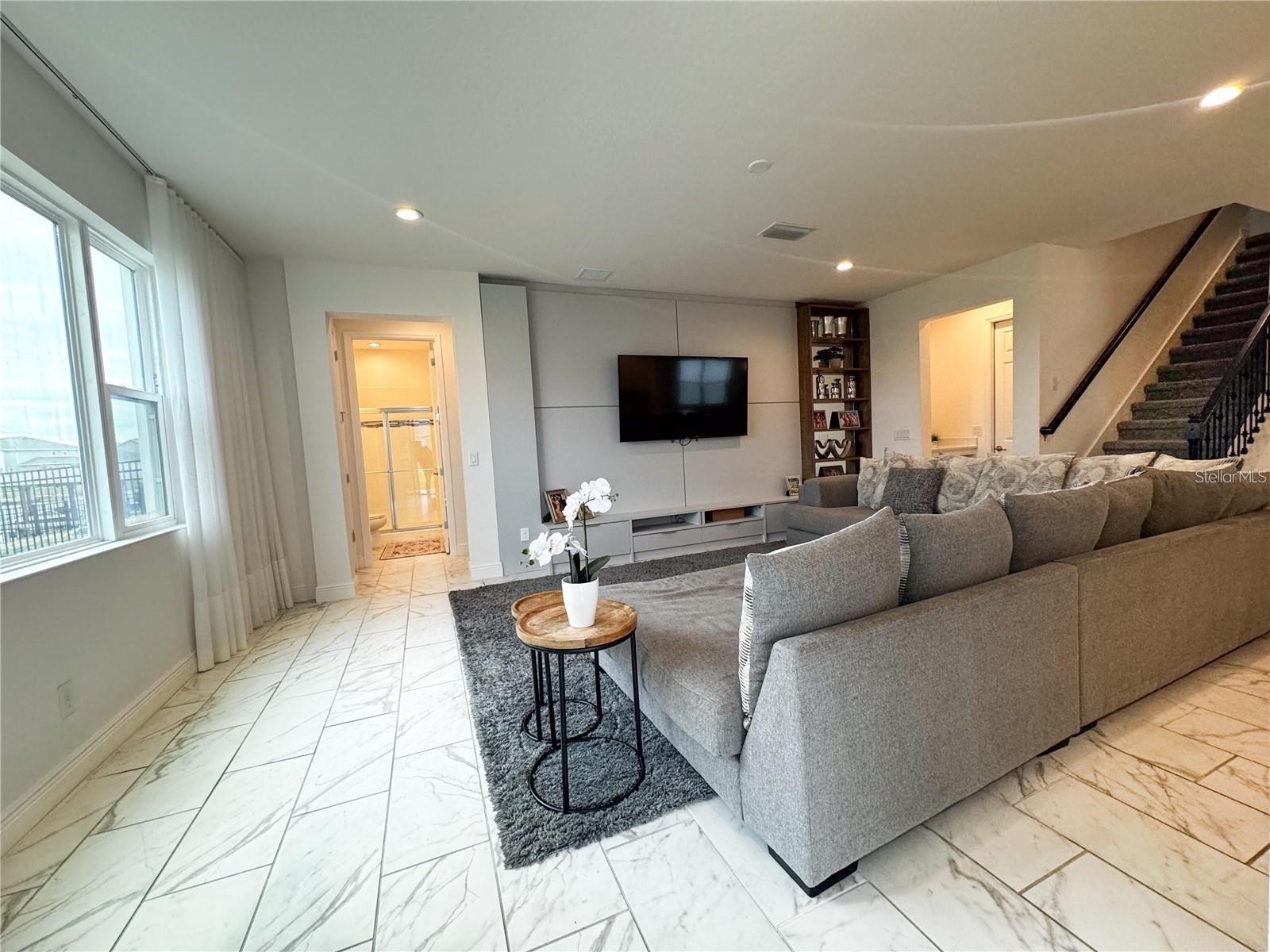 Image 10 of 65 For 5052 Center Court