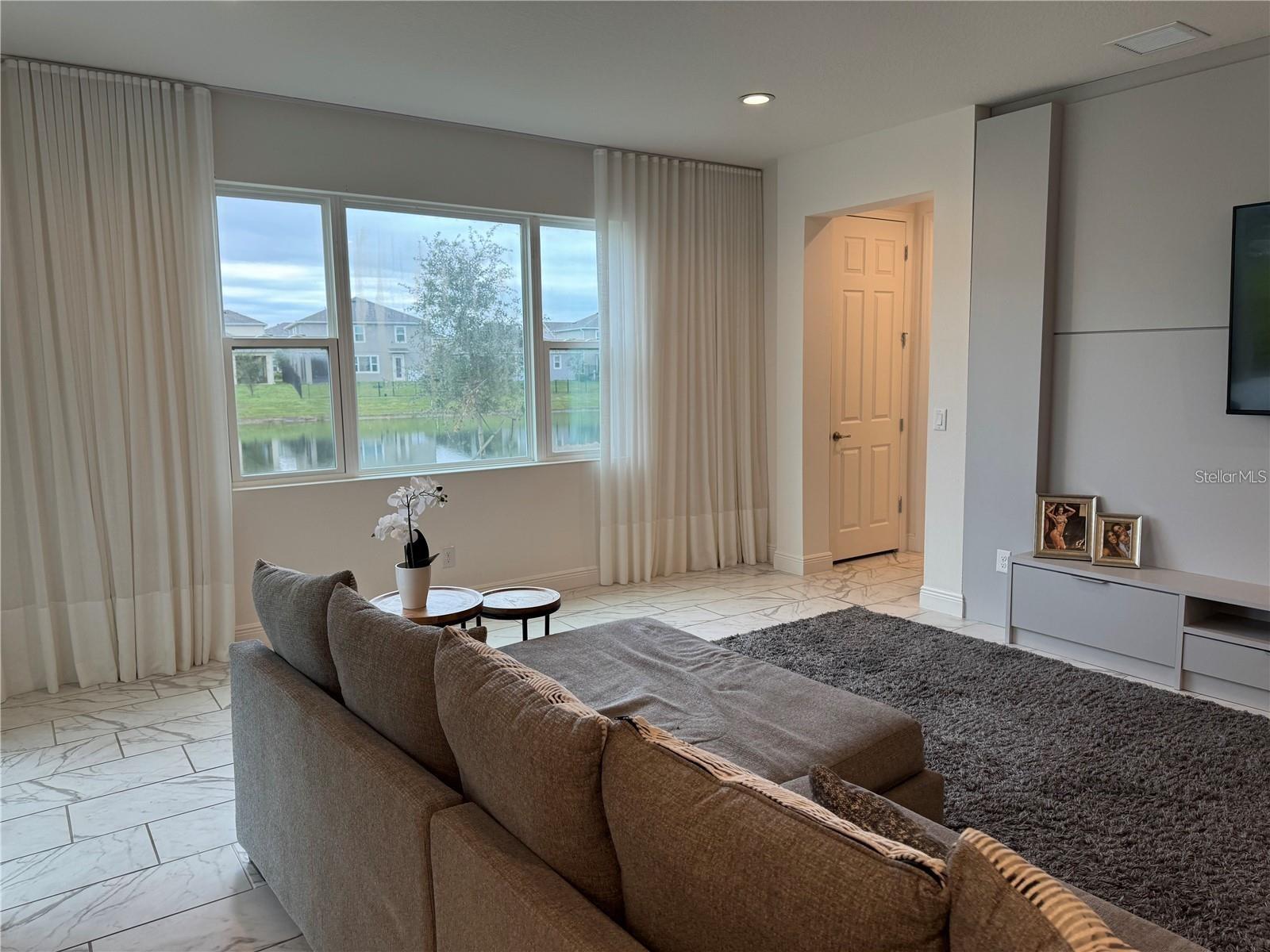 Image 11 of 65 For 5052 Center Court