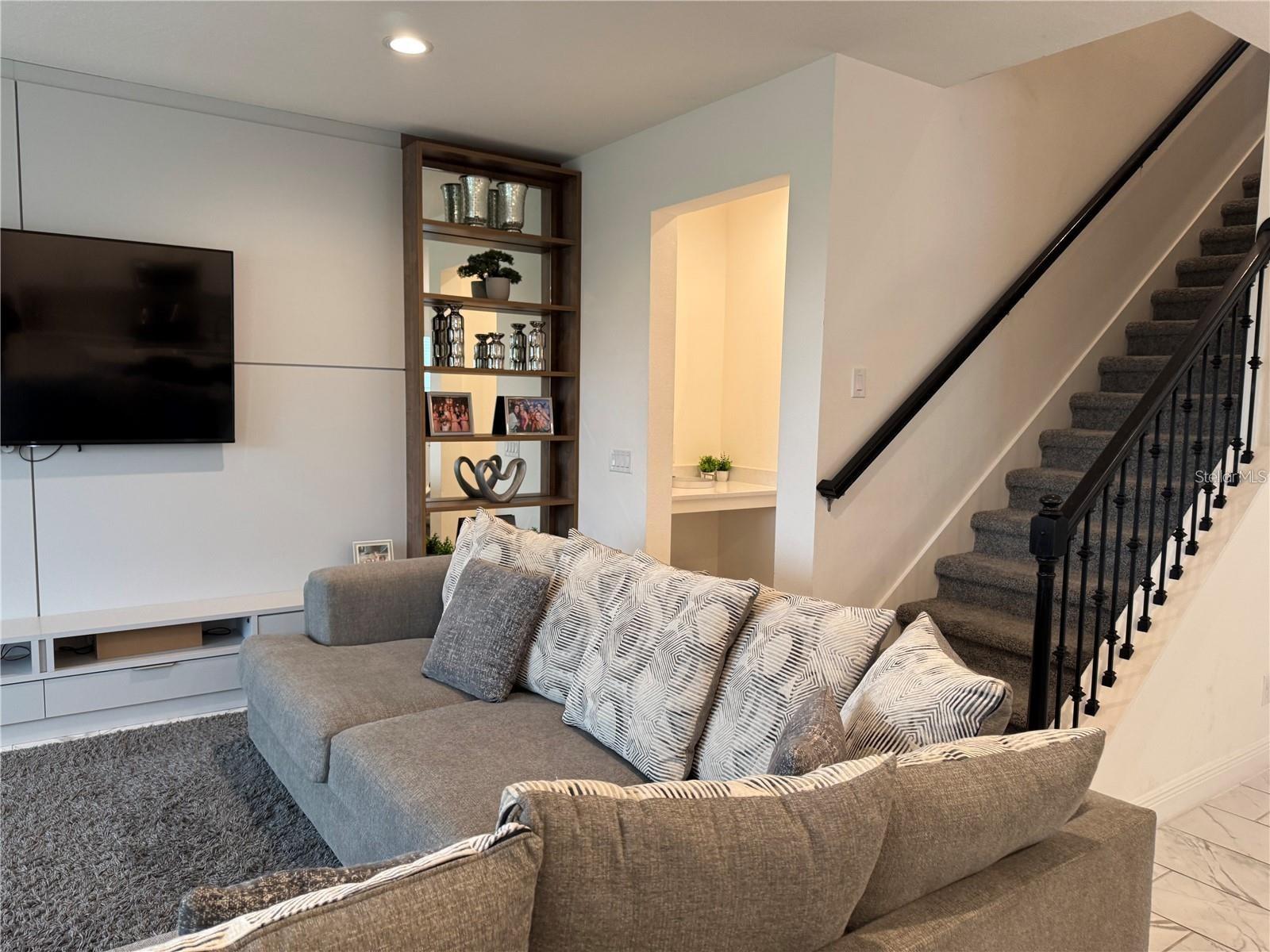 Image 18 of 65 For 5052 Center Court