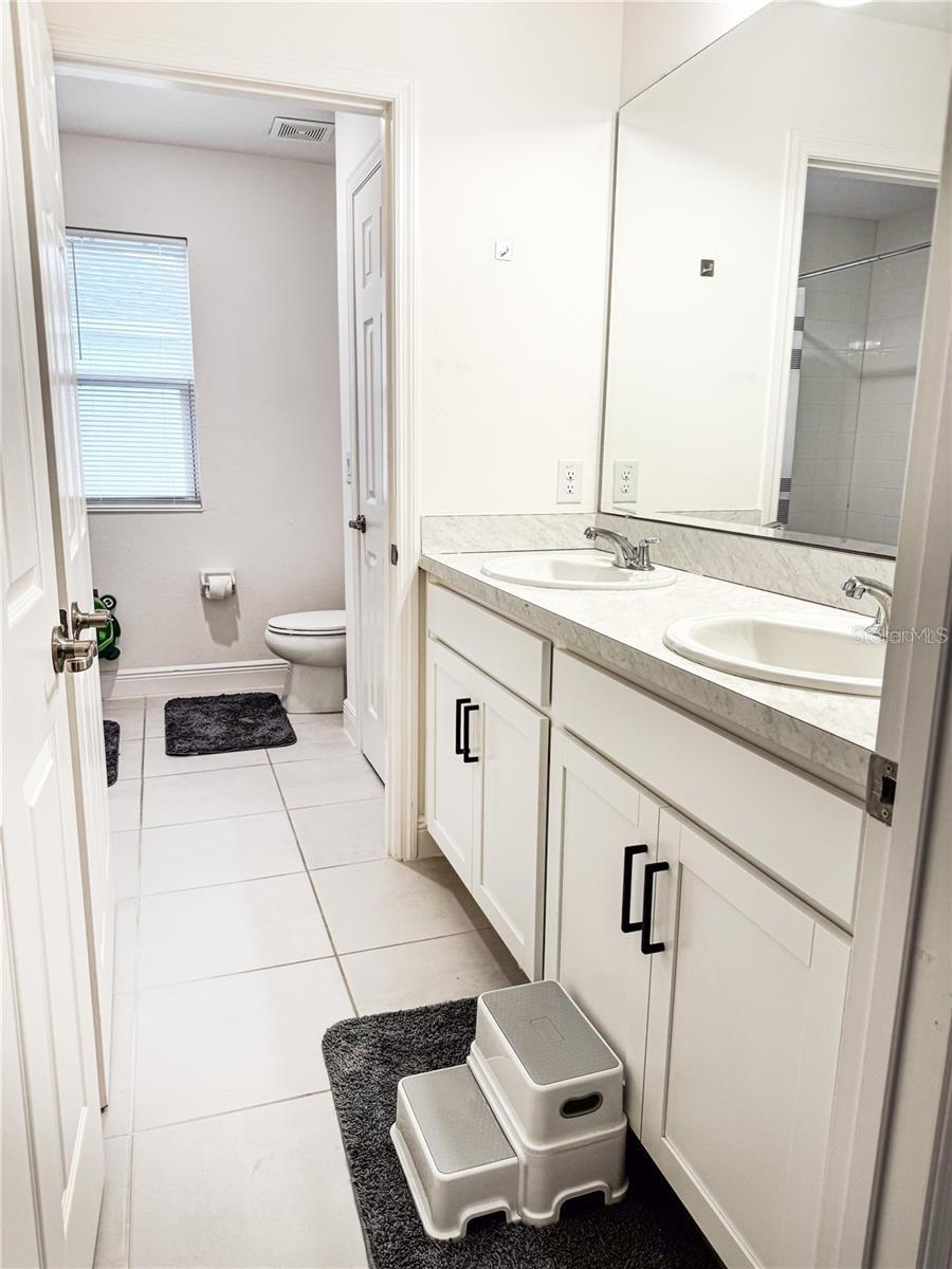 Image 25 of 65 For 5052 Center Court