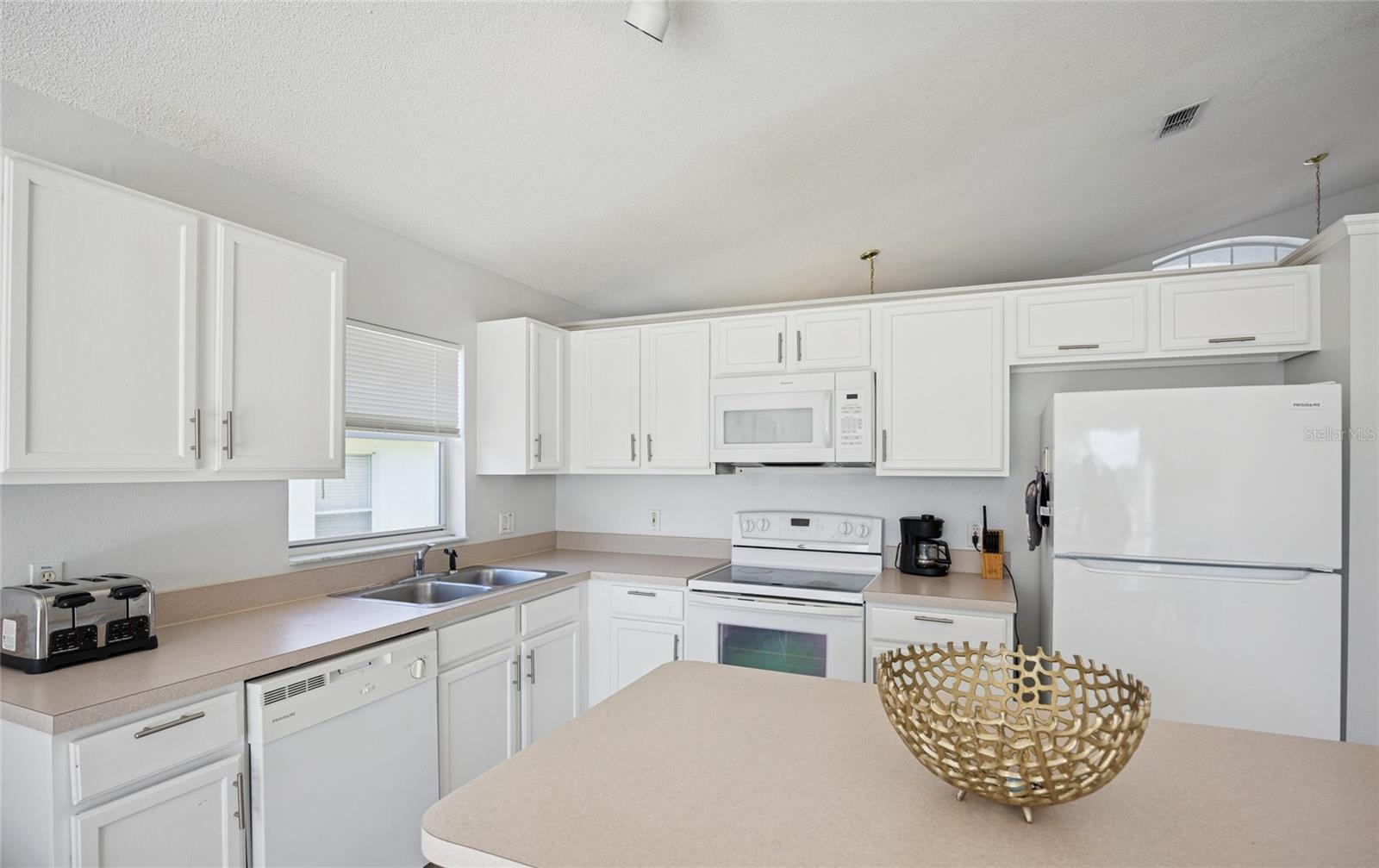 Image 10 of 29 For 222 Lake Shore Parkway