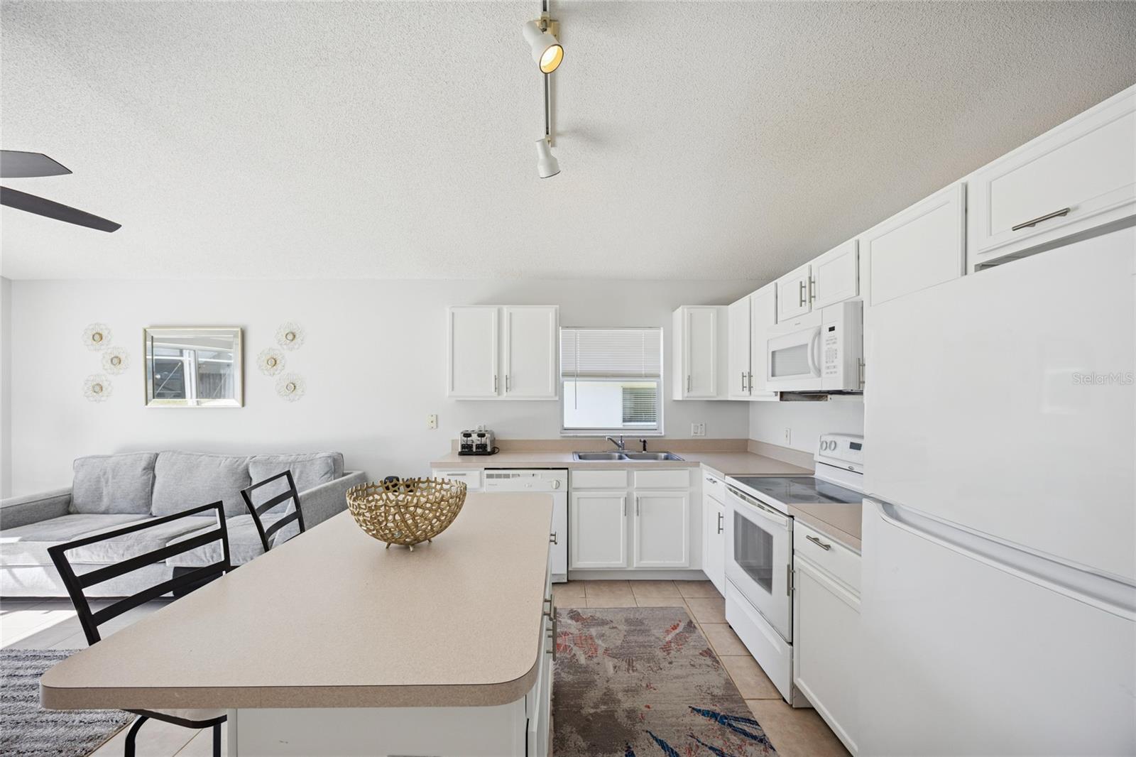 Image 11 of 29 For 222 Lake Shore Parkway