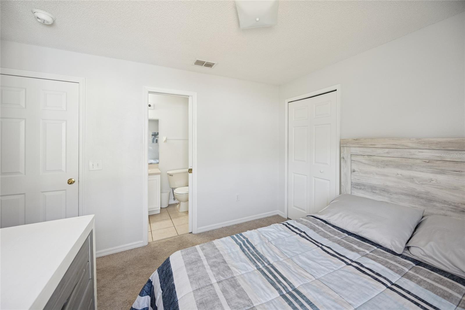 Image 16 of 29 For 222 Lake Shore Parkway