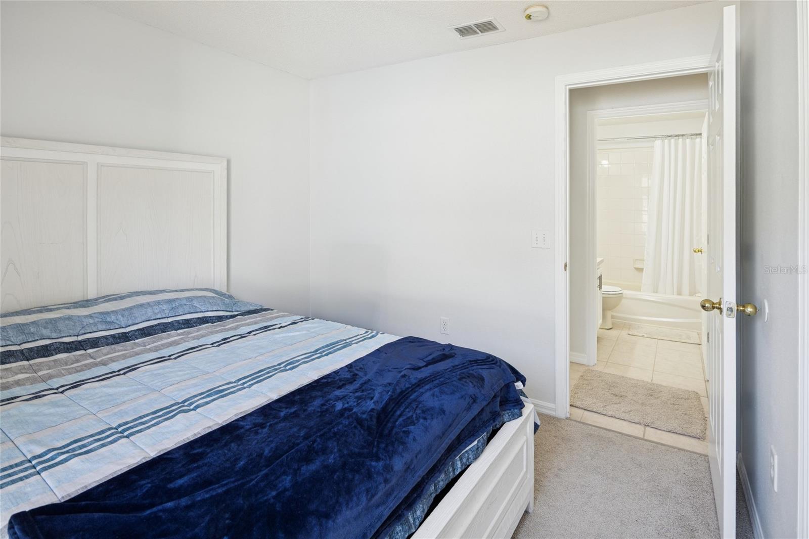 Image 21 of 29 For 222 Lake Shore Parkway