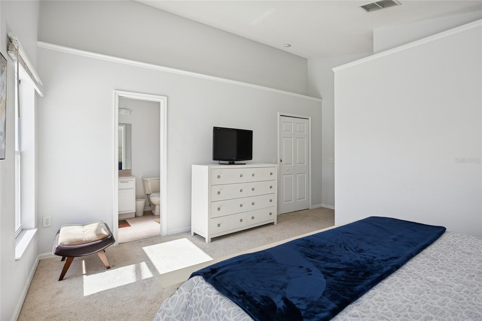 Image 22 of 29 For 222 Lake Shore Parkway