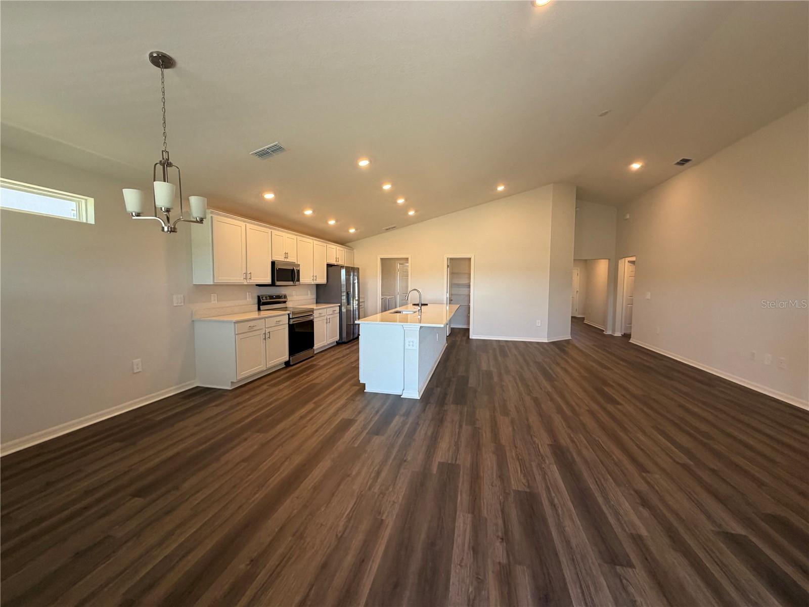 Listing photo id 8 for 1644 Astrid Road