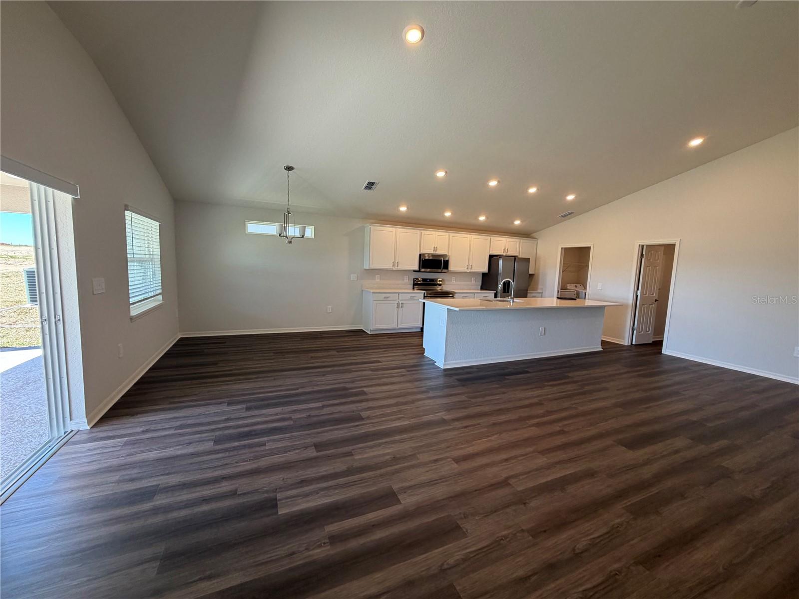 Listing photo id 9 for 1644 Astrid Road