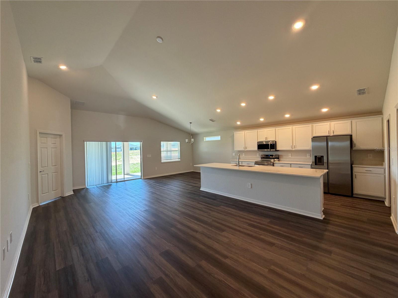 Listing photo id 6 for 1644 Astrid Road