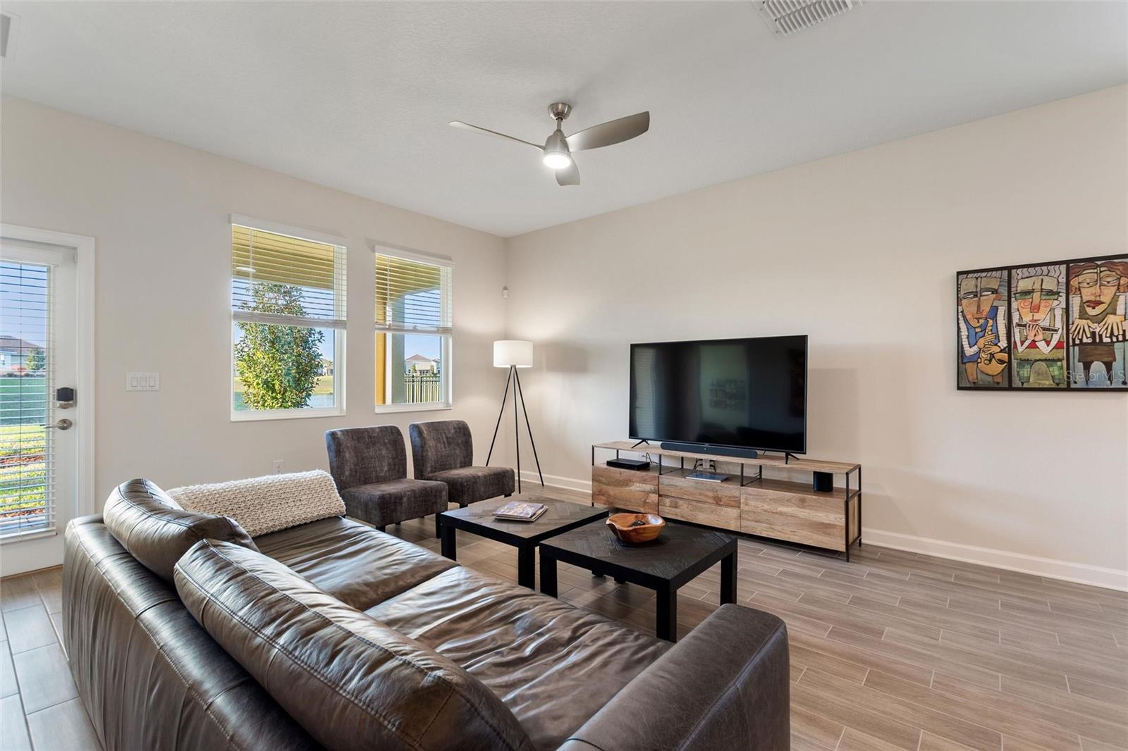 Image 12 of 61 For 8943 Fallen Oak Dr