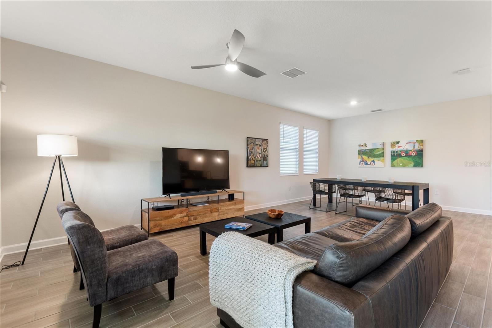 Image 13 of 61 For 8943 Fallen Oak Dr