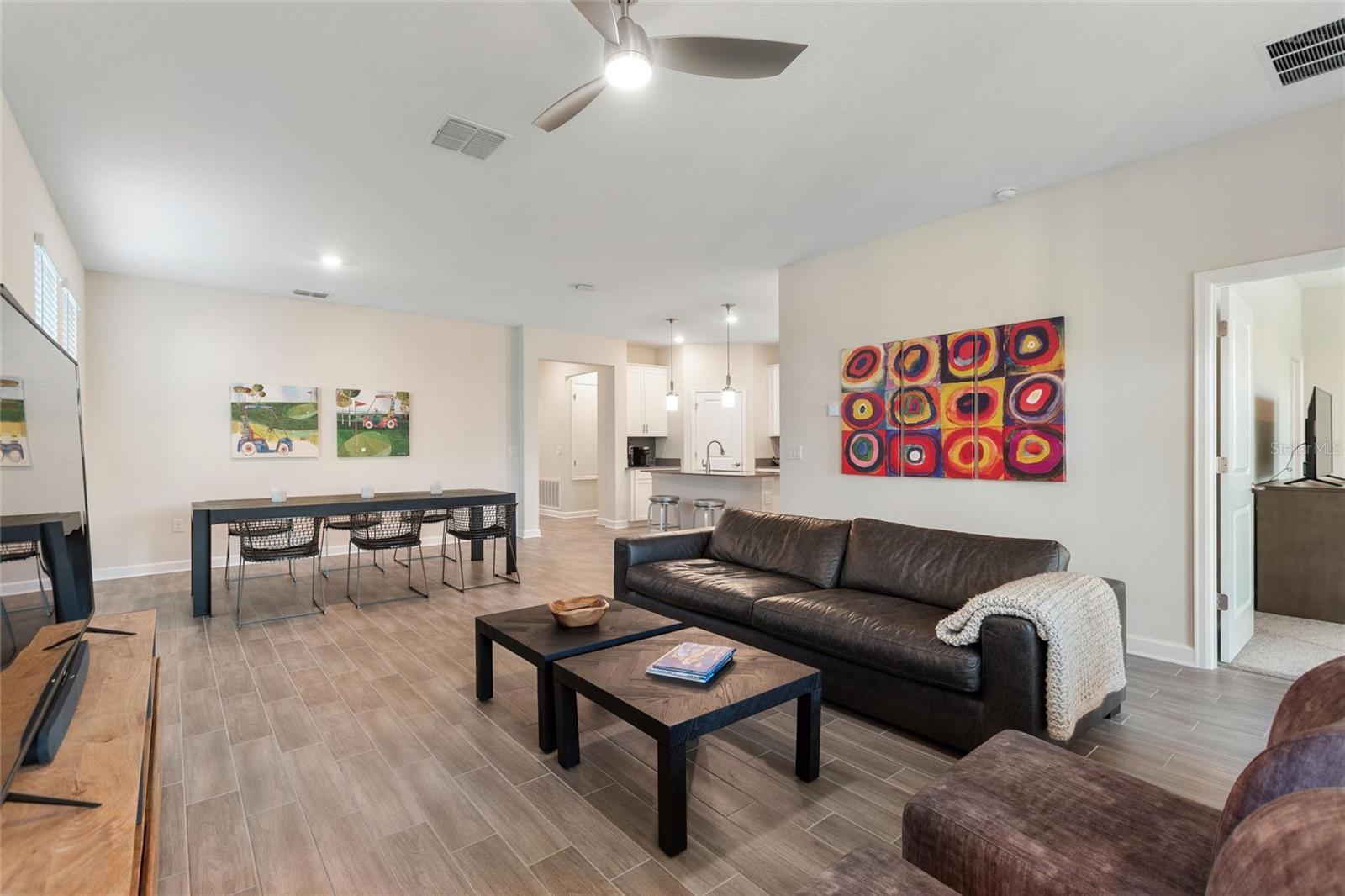 Image 14 of 61 For 8943 Fallen Oak Dr