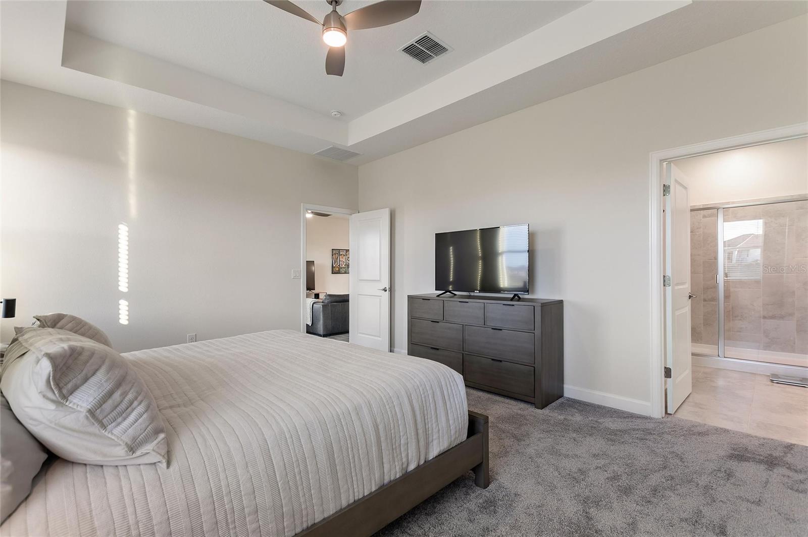 Image 17 of 61 For 8943 Fallen Oak Dr