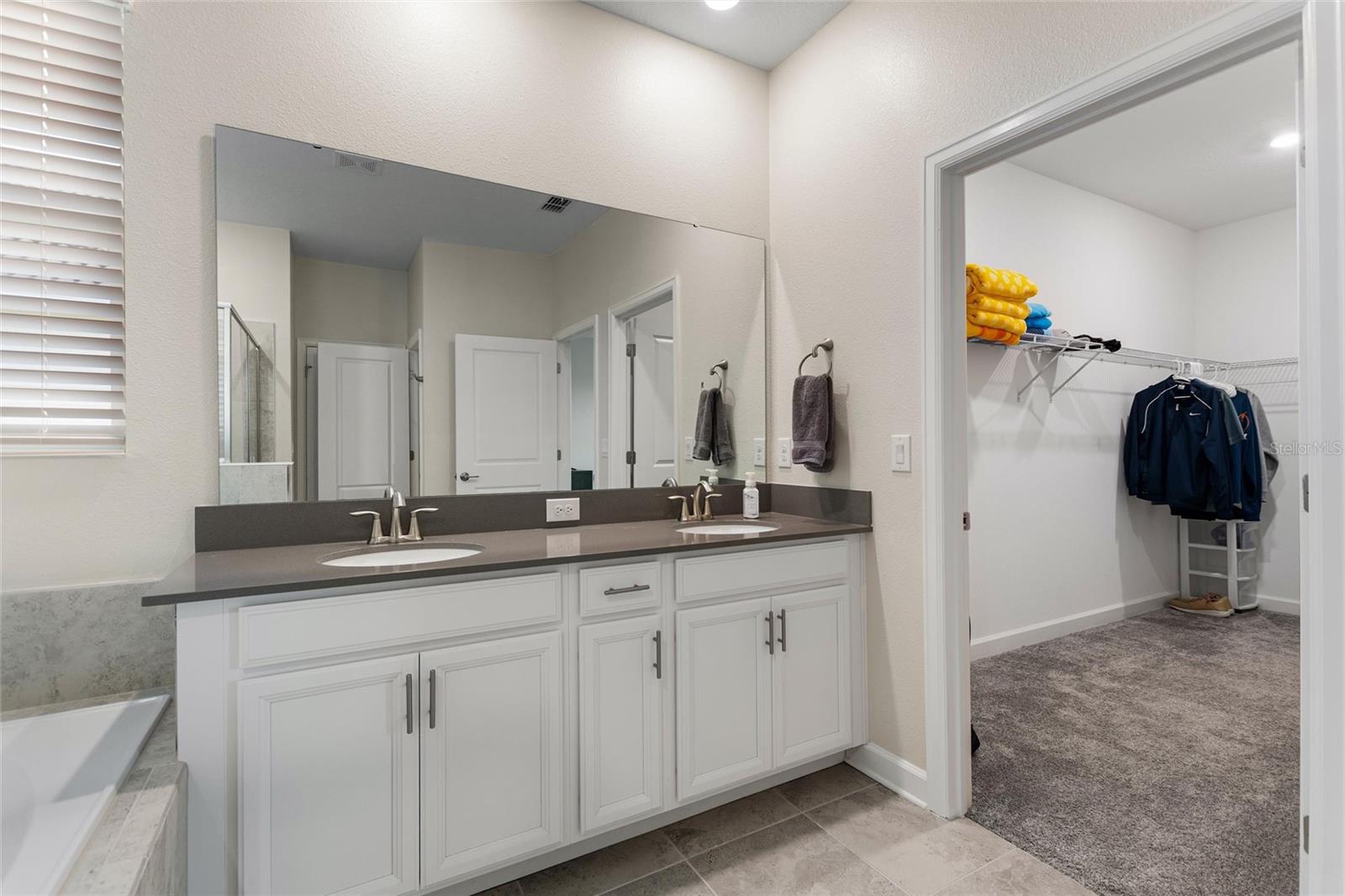 Image 19 of 61 For 8943 Fallen Oak Dr