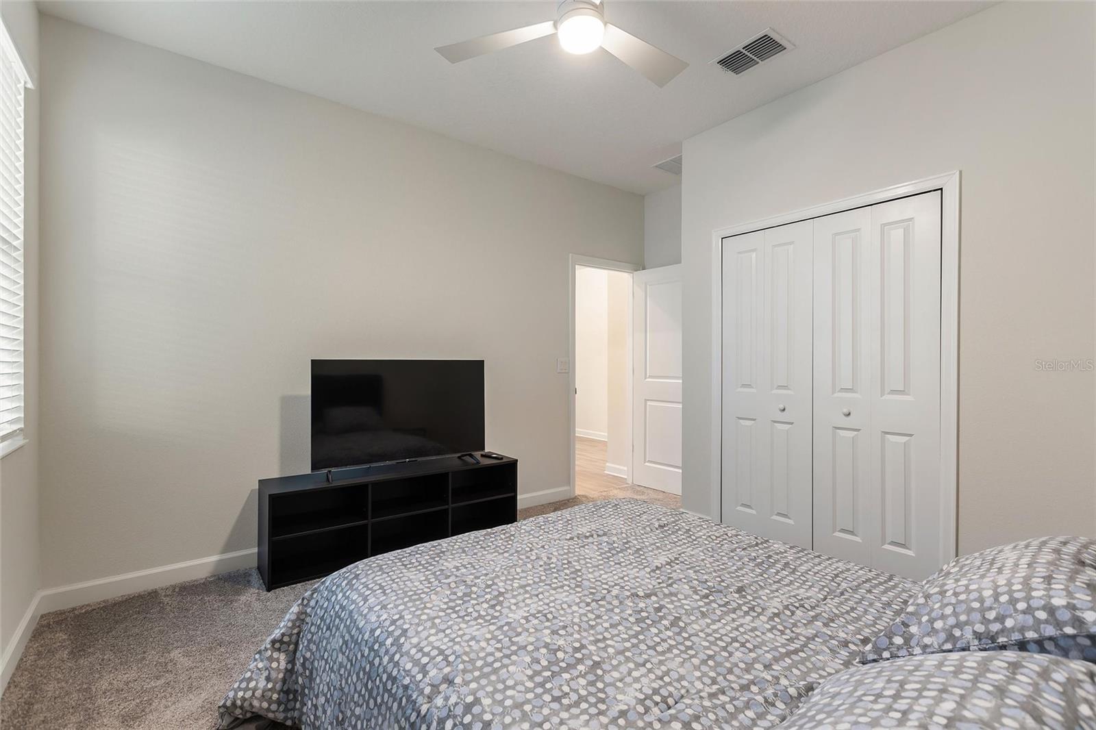 Image 25 of 61 For 8943 Fallen Oak Dr