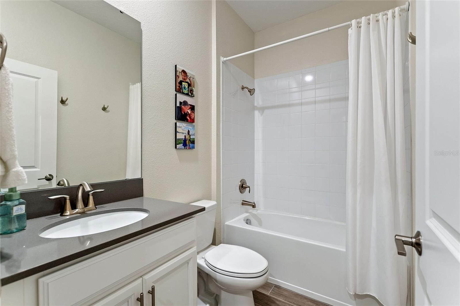 Image 27 of 61 For 8943 Fallen Oak Dr