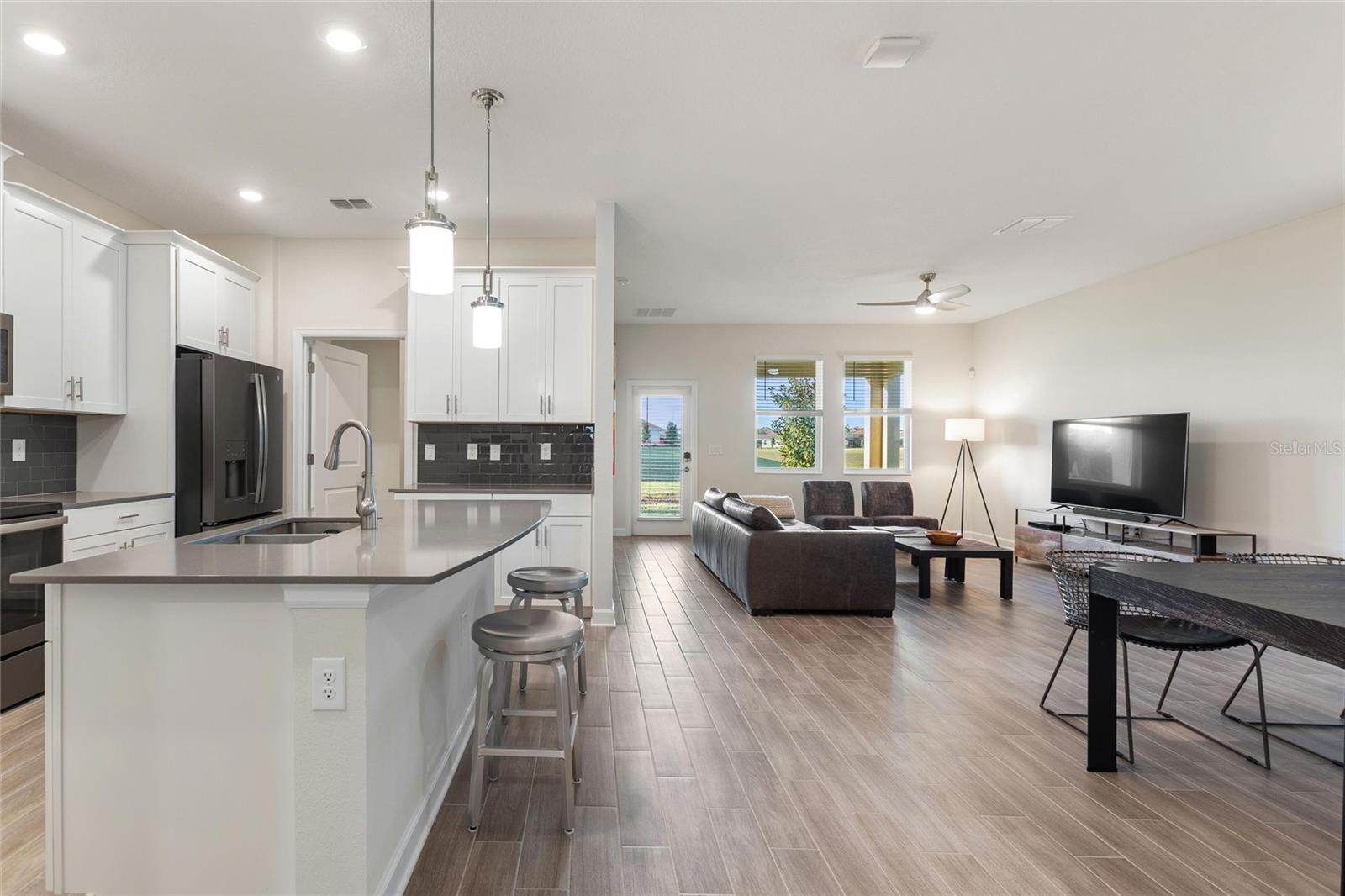 Image 4 of 61 For 8943 Fallen Oak Dr