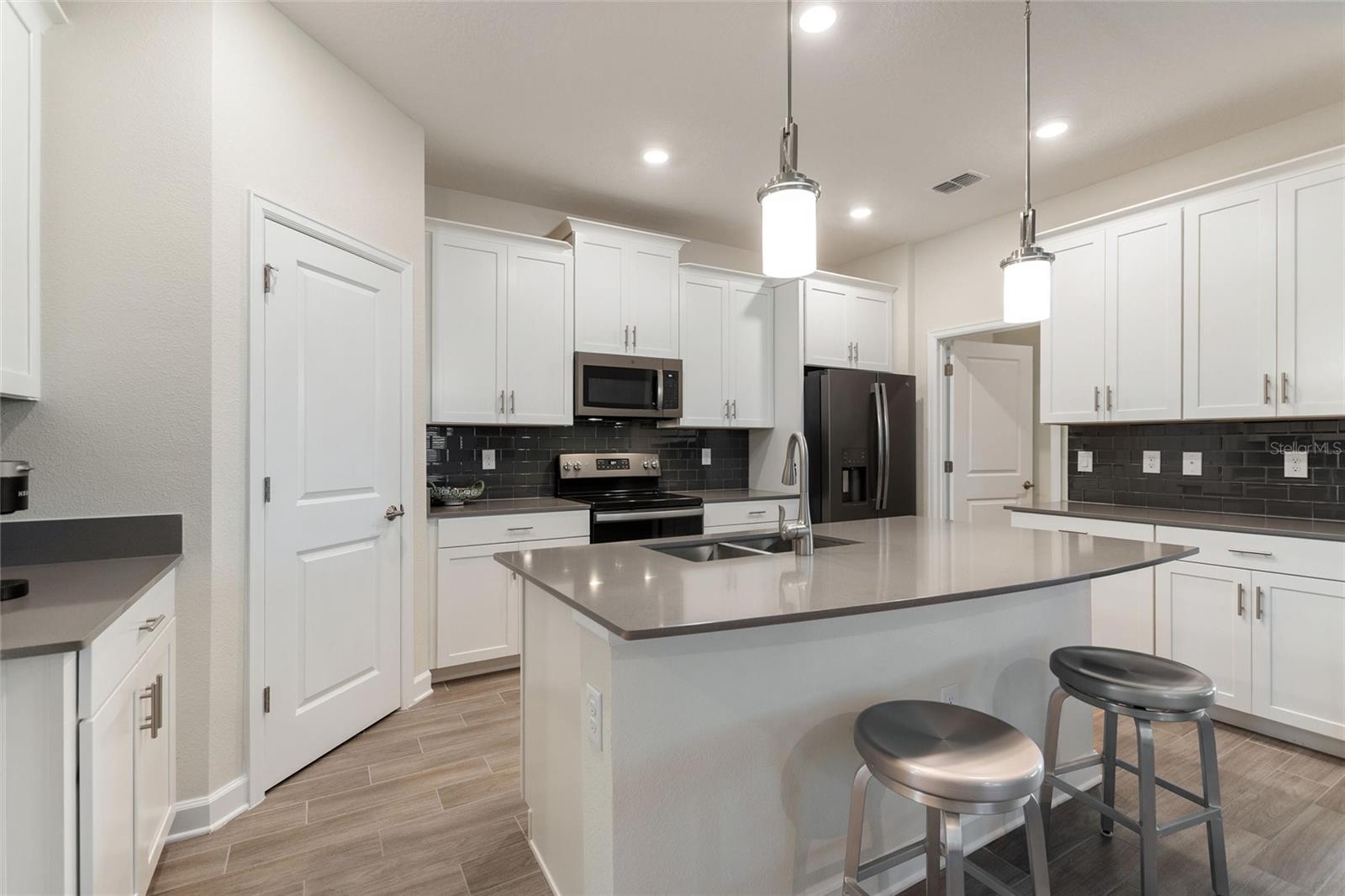 Image 5 of 61 For 8943 Fallen Oak Dr