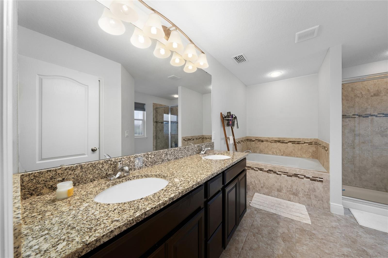 Image 19 of 100 For 14535 Caplock Drive