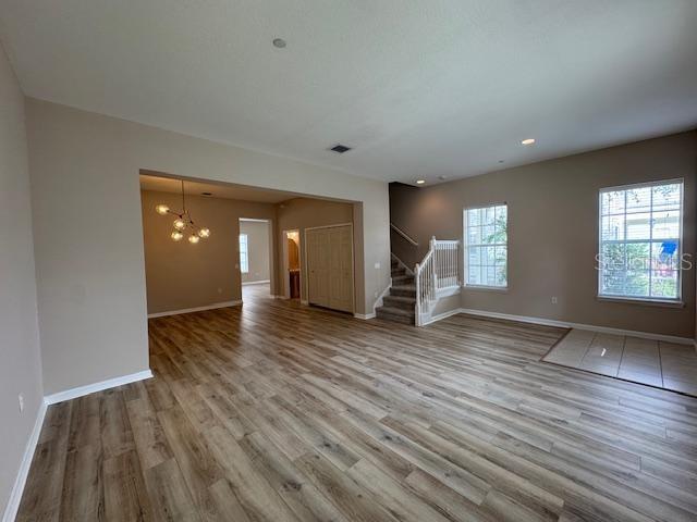 Image 4 of 31 For 916 Greenlawn Street