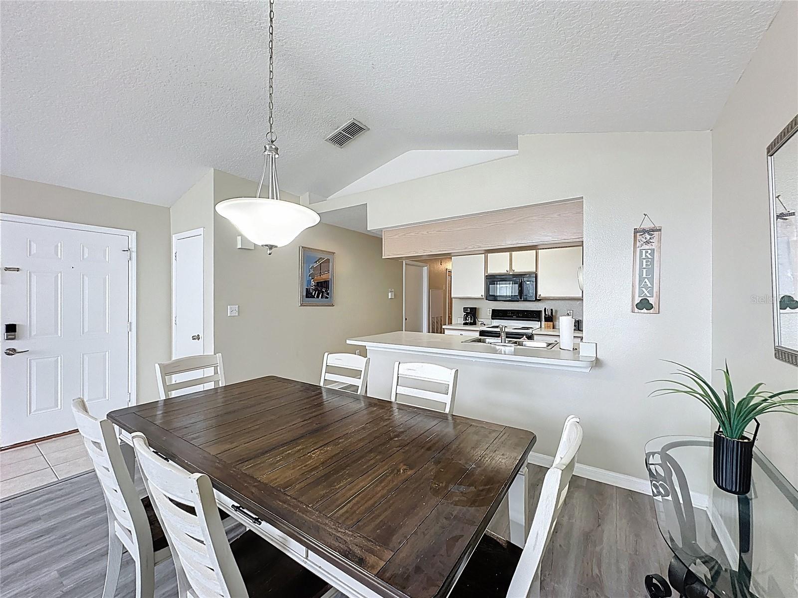 Image 10 of 36 For 8716 Rain Forest Place D