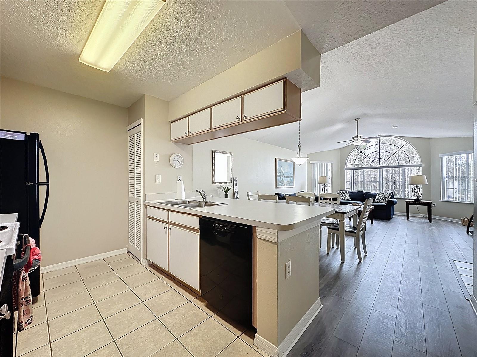 Image 11 of 36 For 8716 Rain Forest Place D