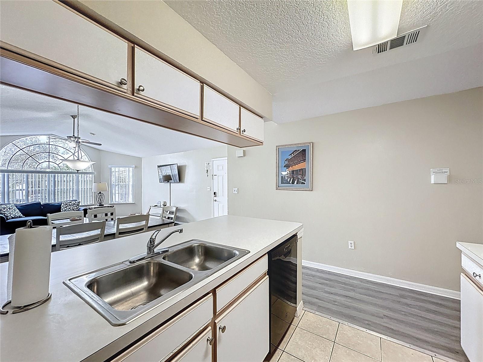 Image 12 of 36 For 8716 Rain Forest Place D