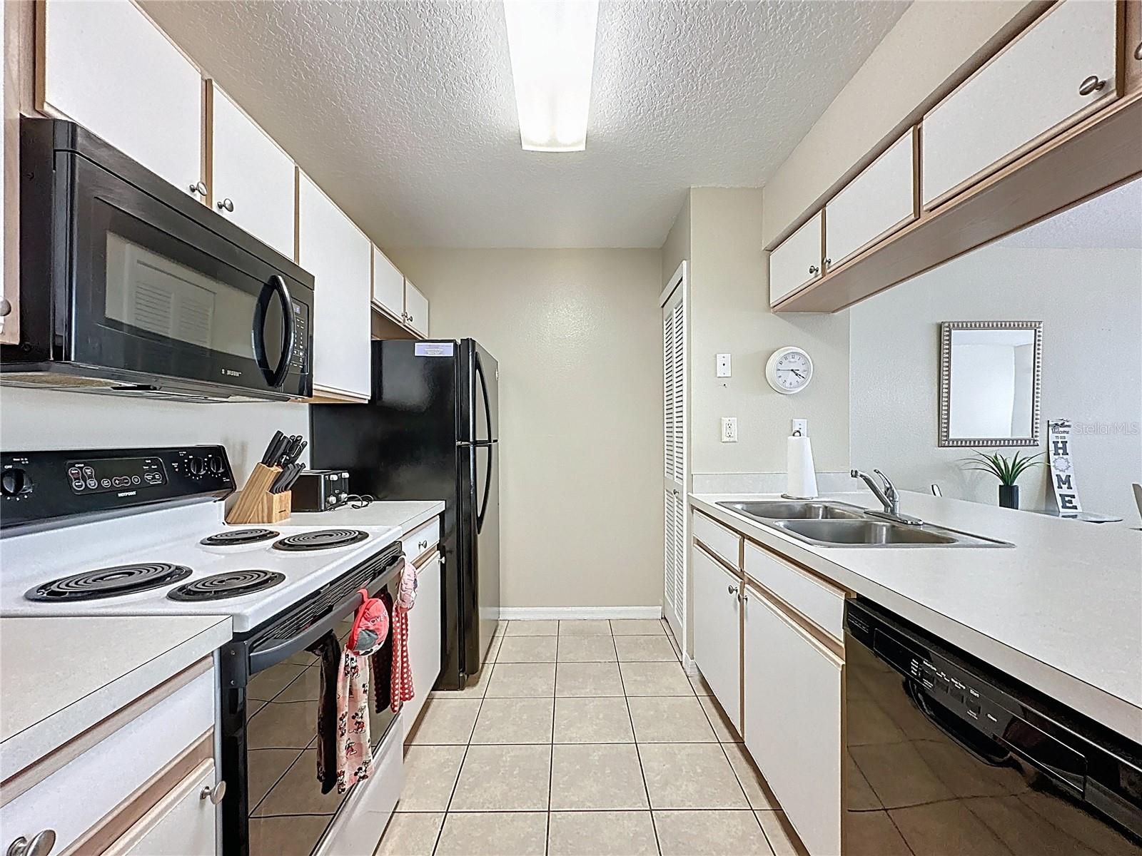 Image 13 of 36 For 8716 Rain Forest Place D