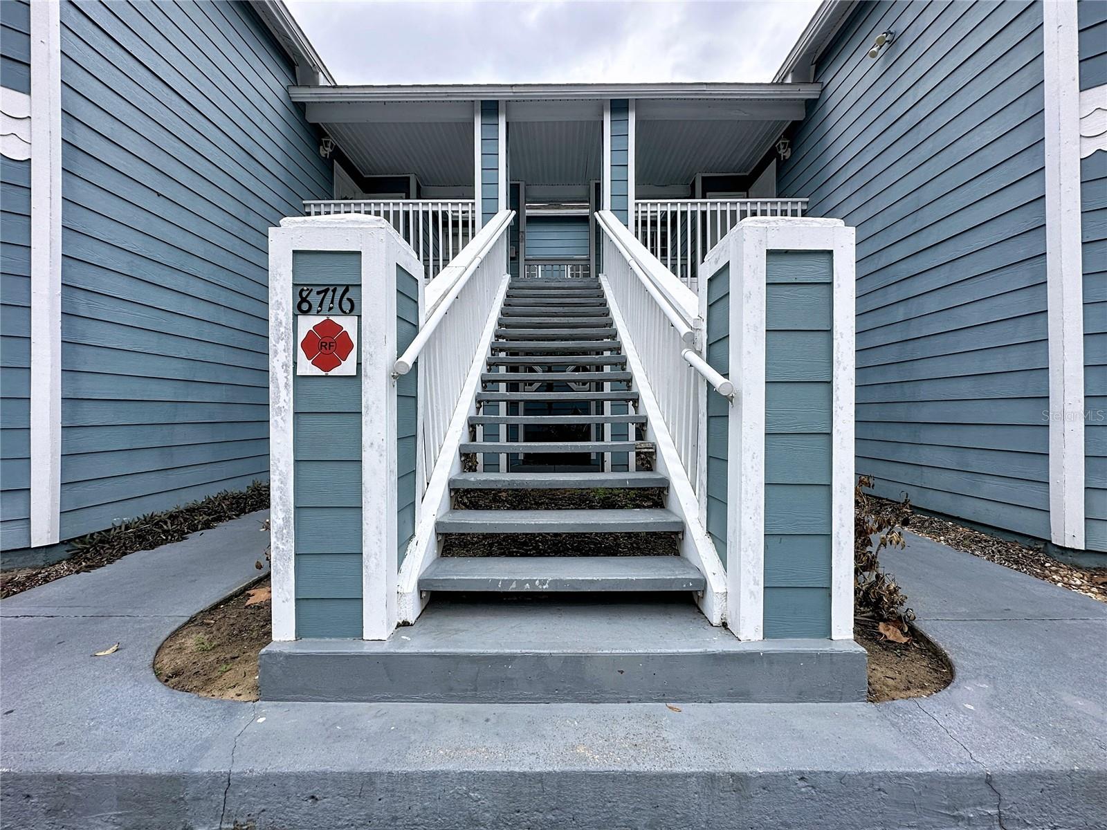 Image 2 of 36 For 8716 Rain Forest Place D