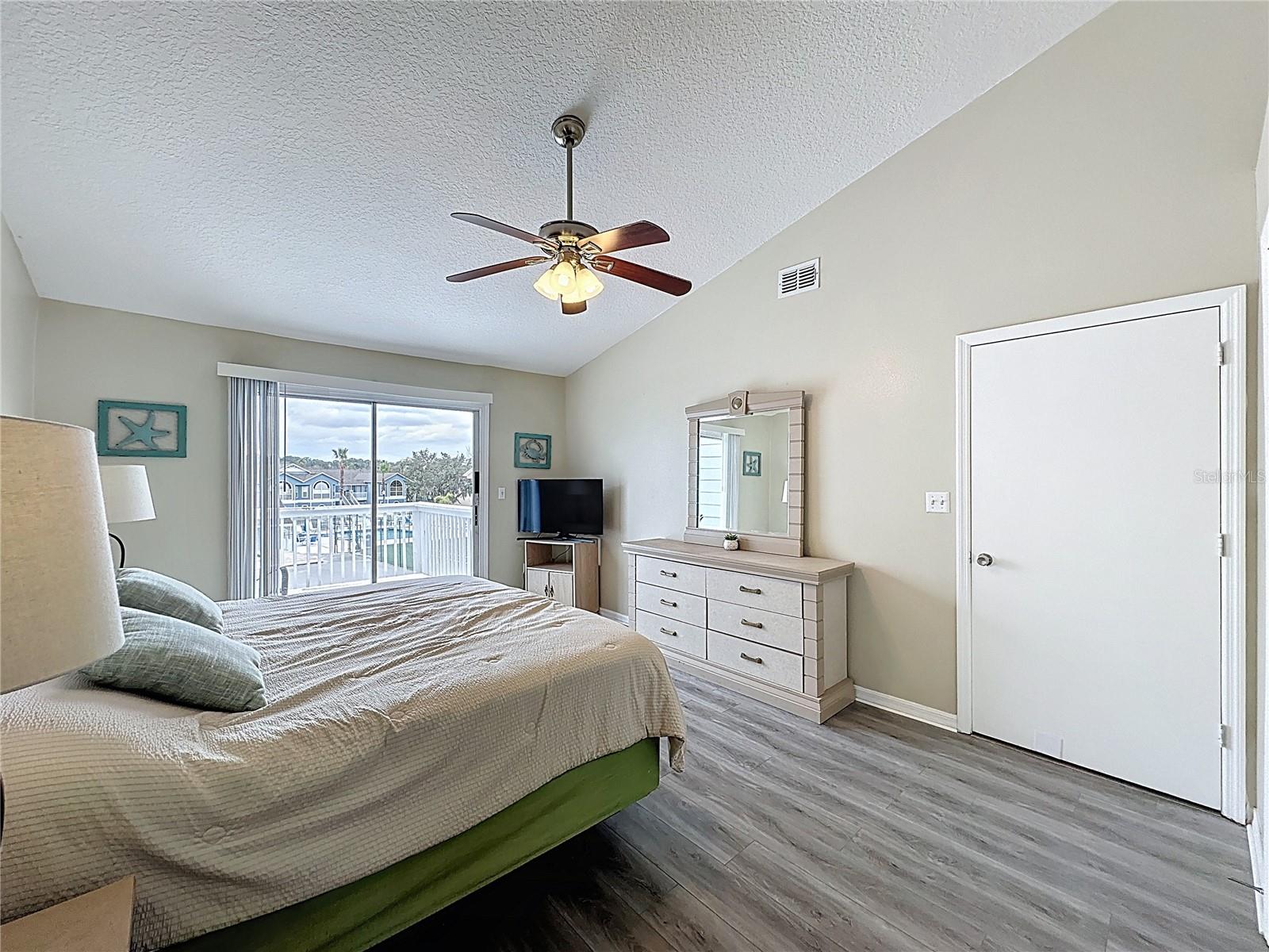 Image 21 of 36 For 8716 Rain Forest Place D