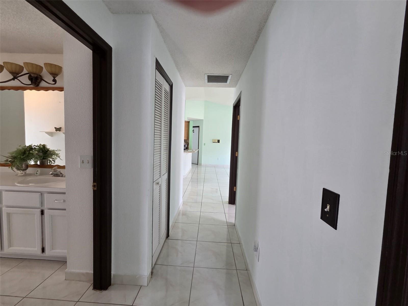 Image 18 of 37 For 1011 California Creek Drive