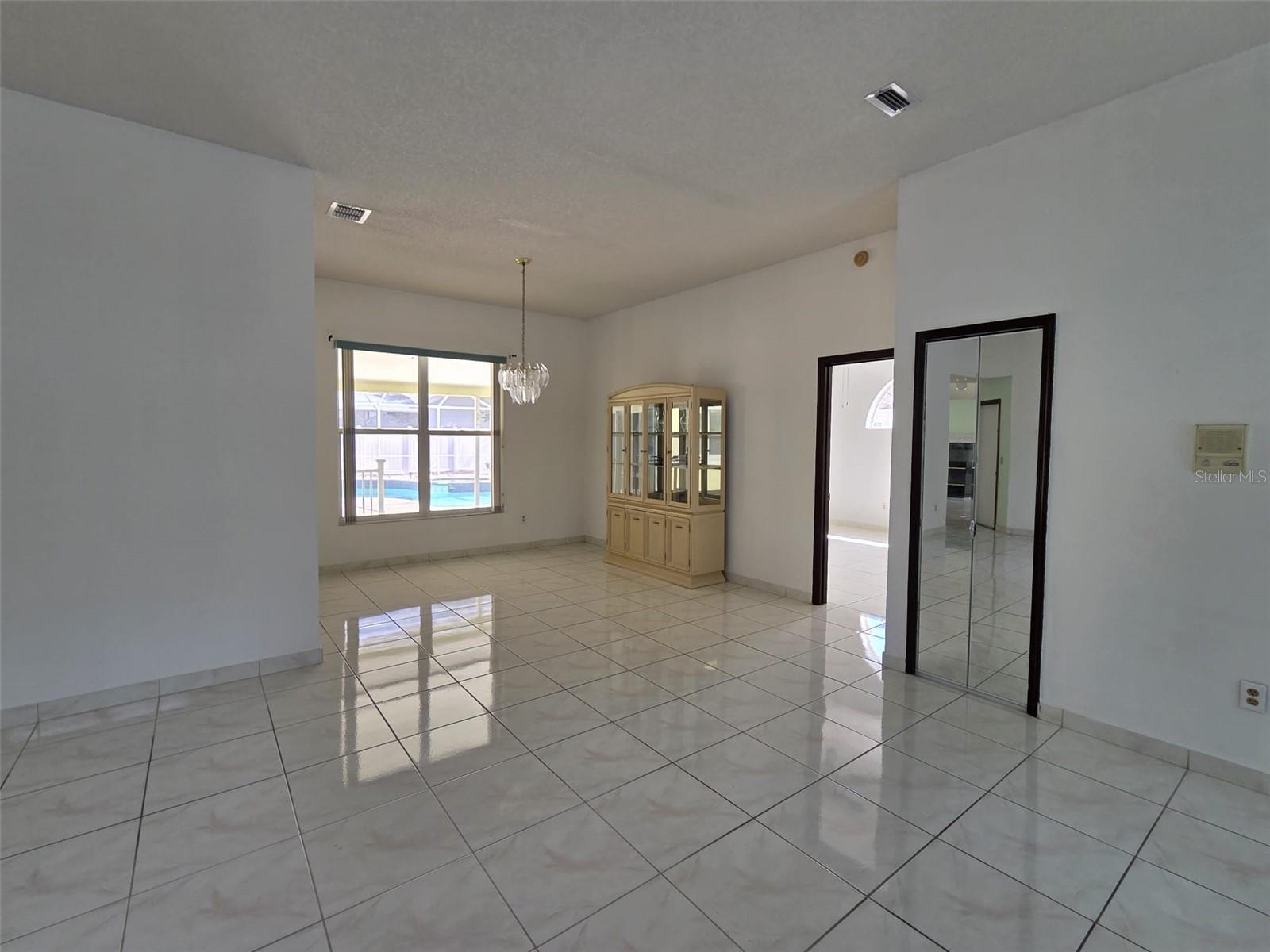 Image 7 of 37 For 1011 California Creek Drive