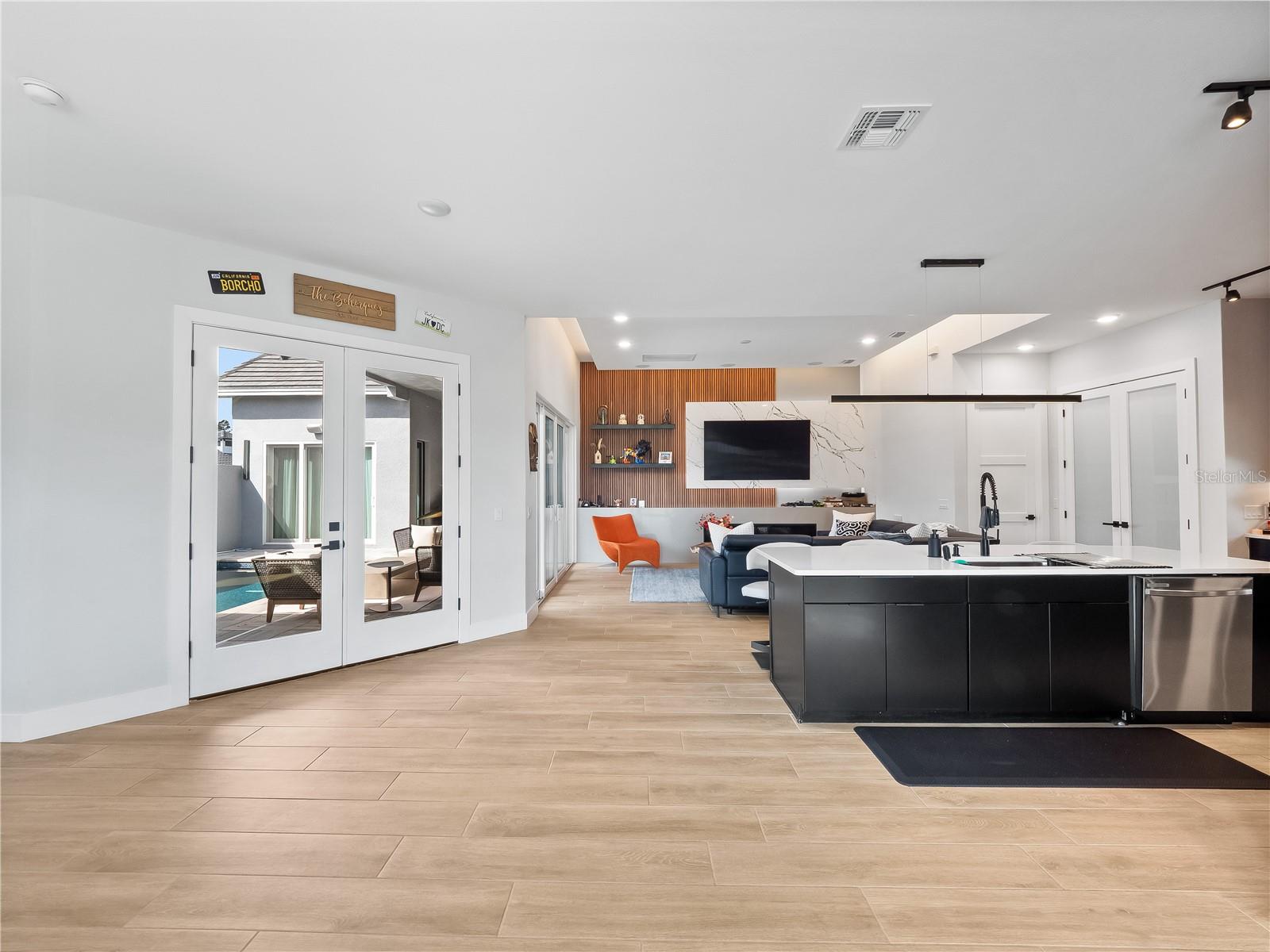 Image 19 of 43 For 239 Hampton Loop