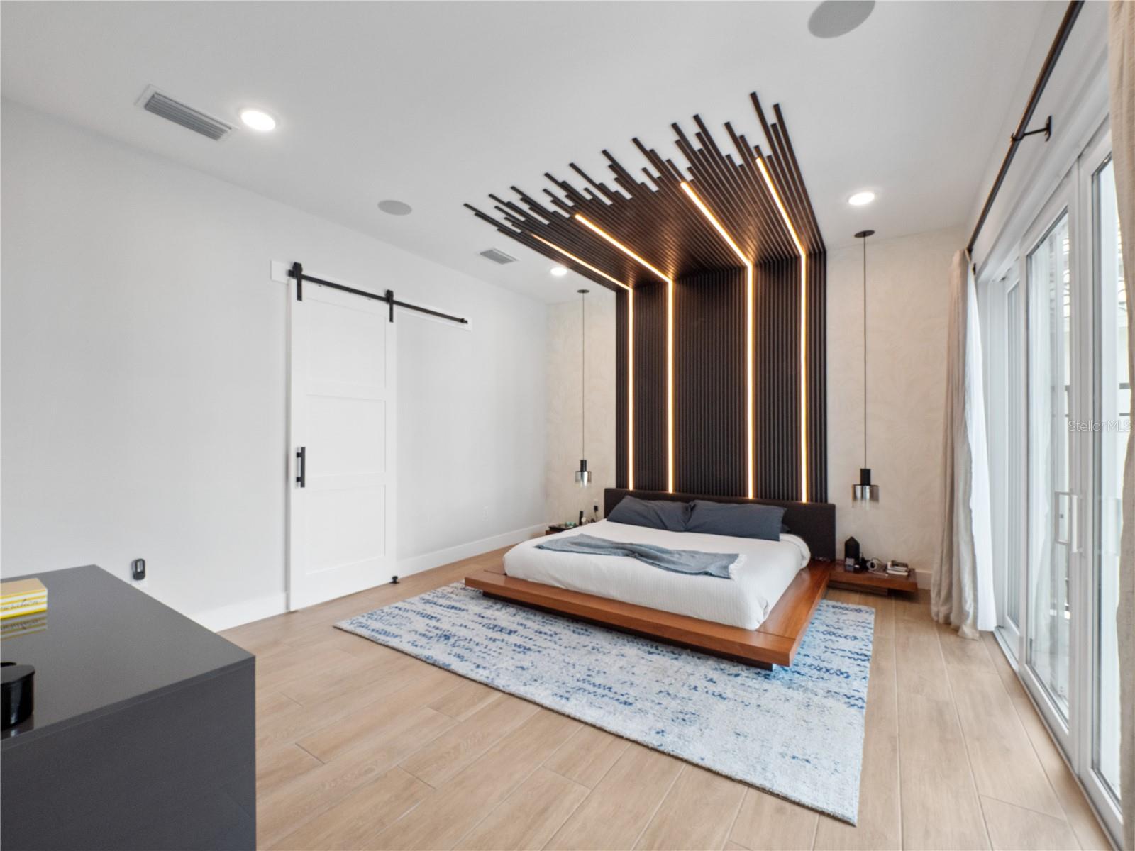 Image 21 of 43 For 239 Hampton Loop