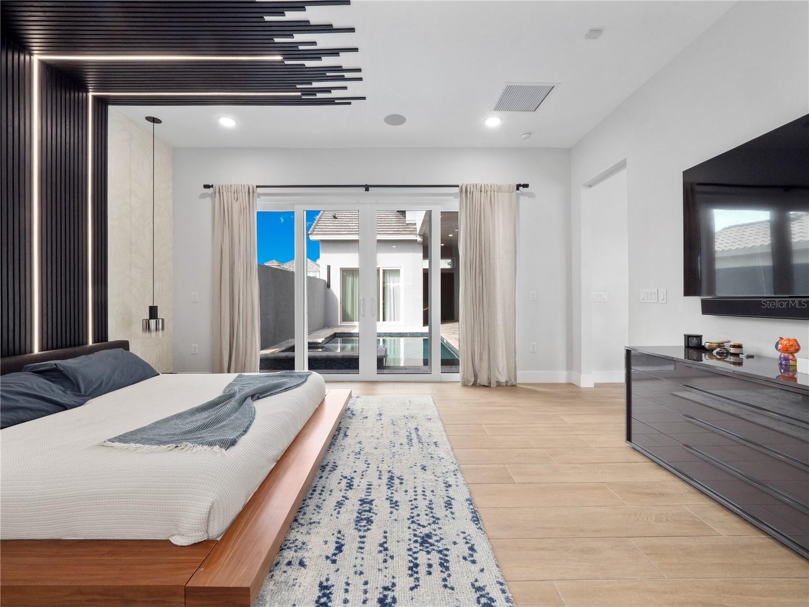 Image 25 of 43 For 239 Hampton Loop