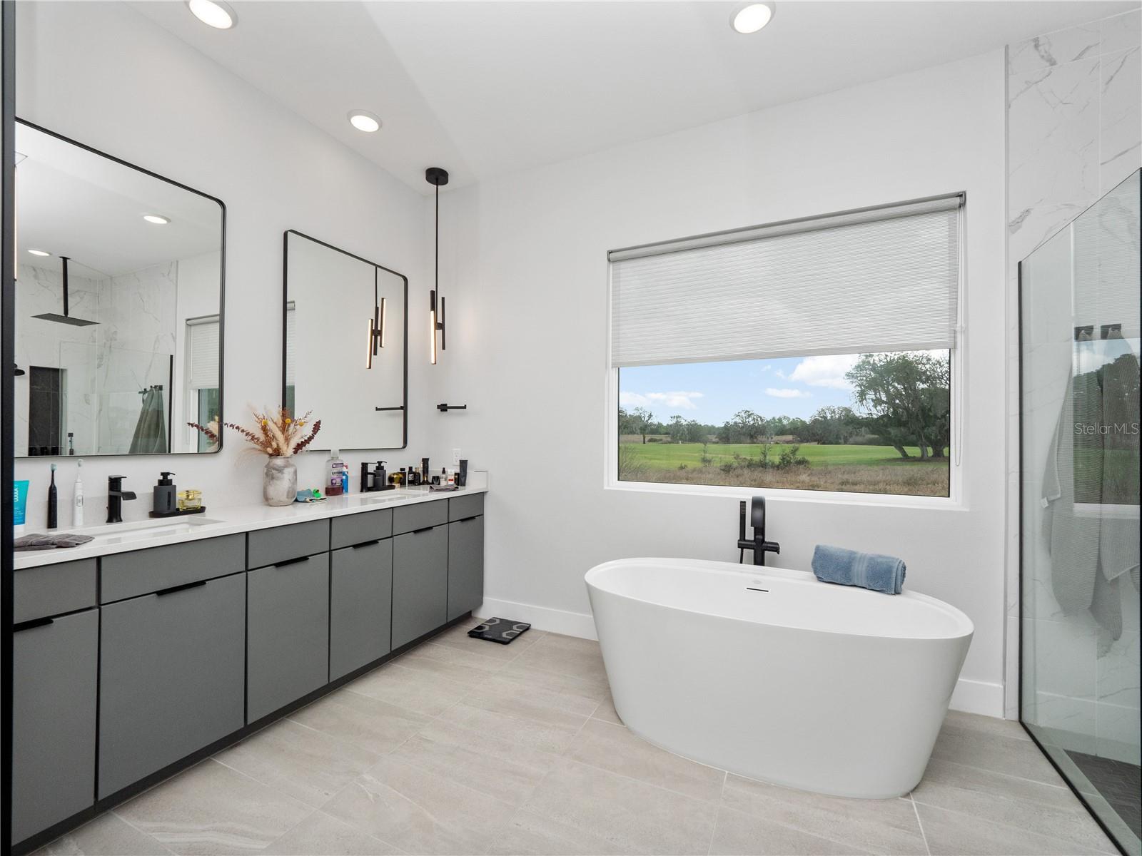 Image 27 of 43 For 239 Hampton Loop