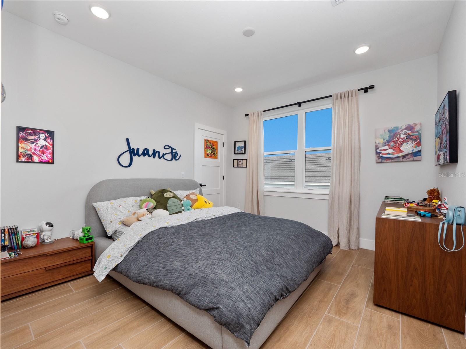 Image 33 of 43 For 239 Hampton Loop