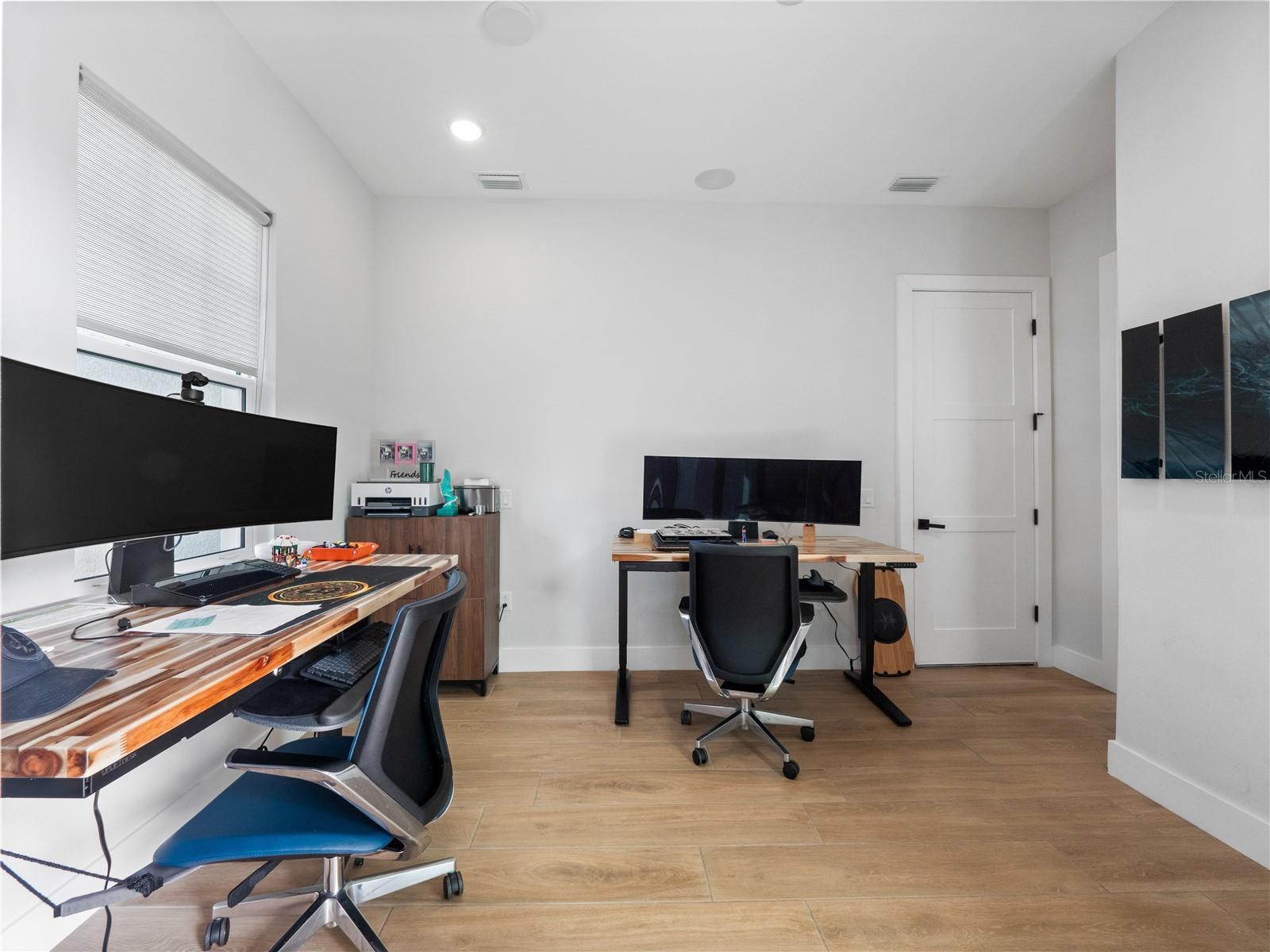 Image 36 of 43 For 239 Hampton Loop