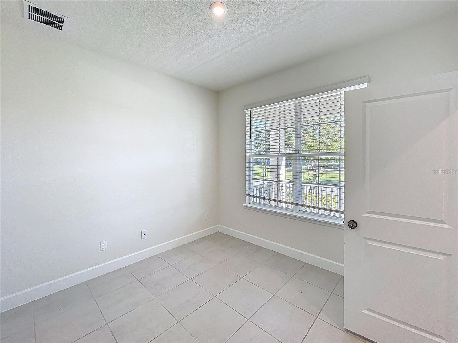 Image 4 of 36 For 4624 Prairie Creek Street