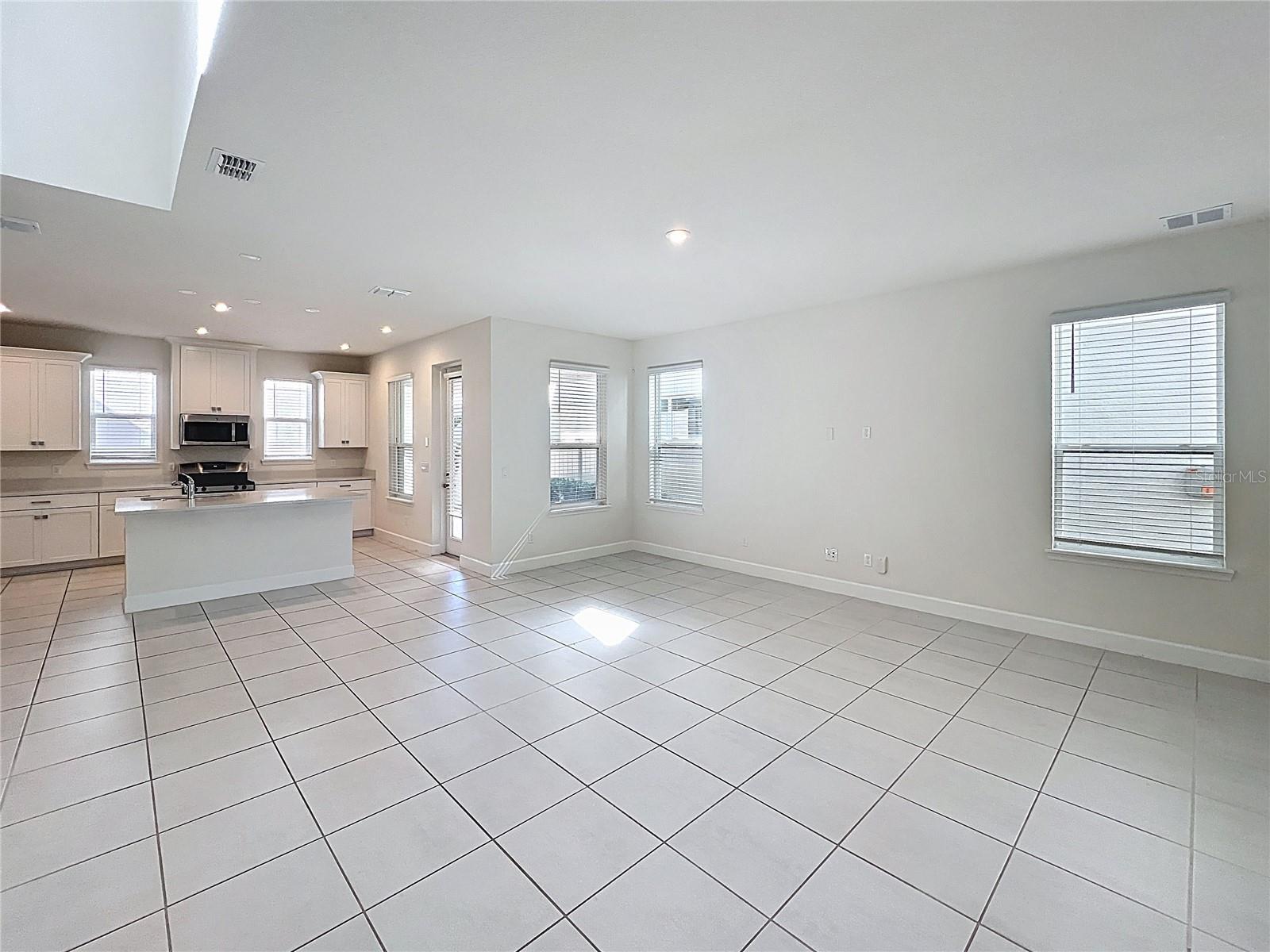 Image 6 of 36 For 4624 Prairie Creek Street