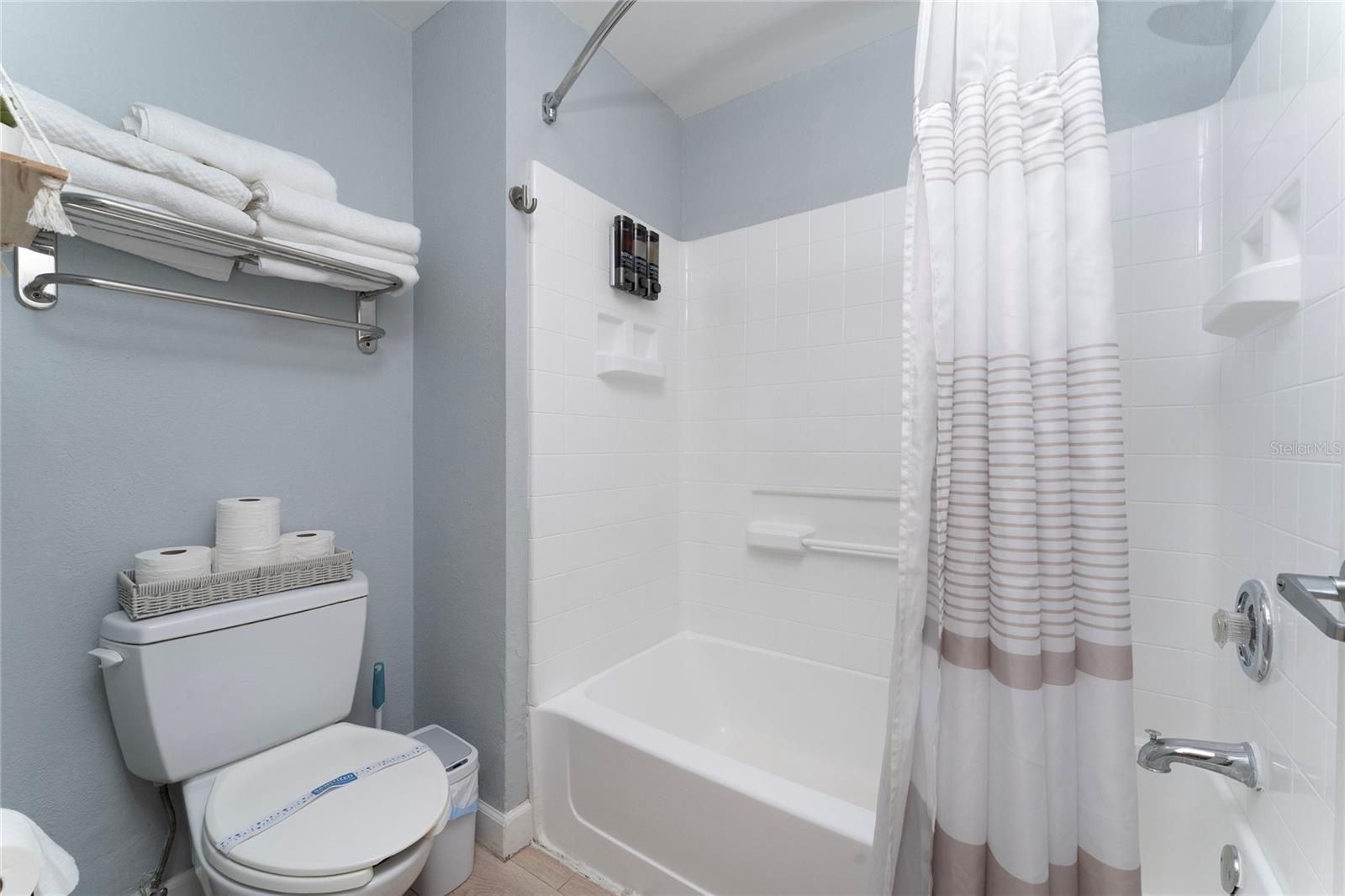 Image 18 of 29 For 7601 Canada Avenue 408