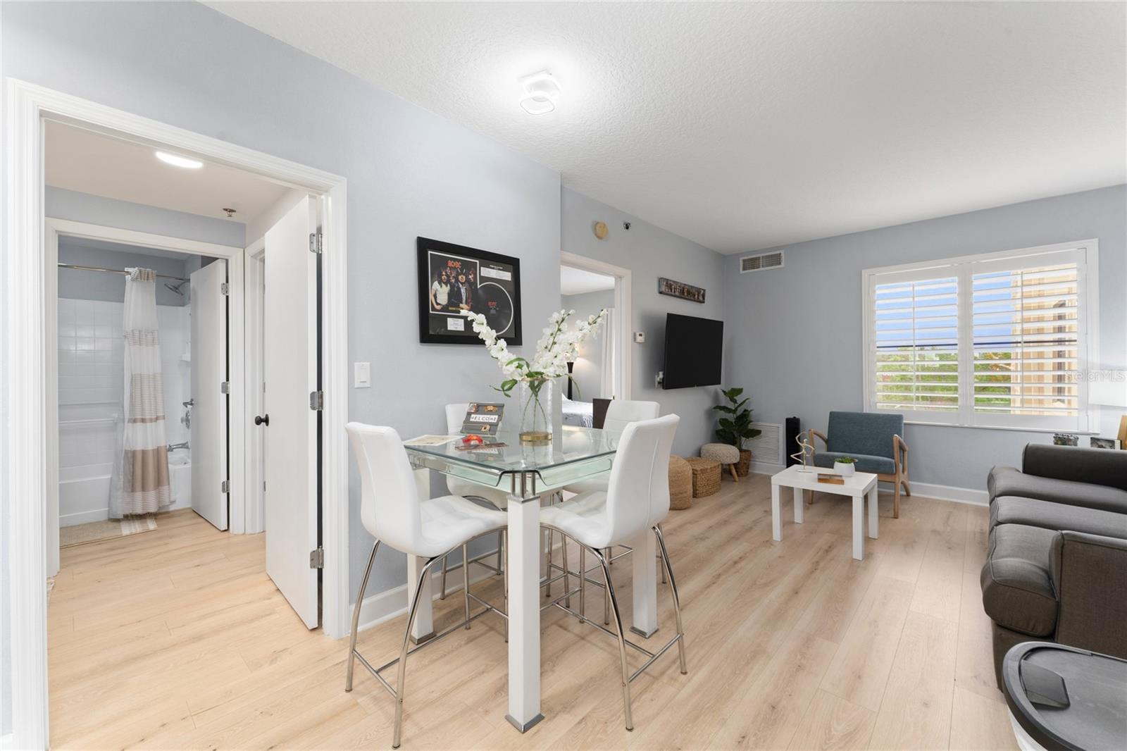 Image 7 of 29 For 7601 Canada Avenue 408