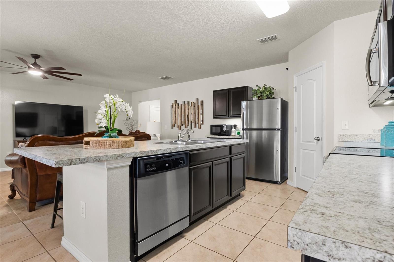 Image 14 of 38 For 555 Lucerne Boulevard