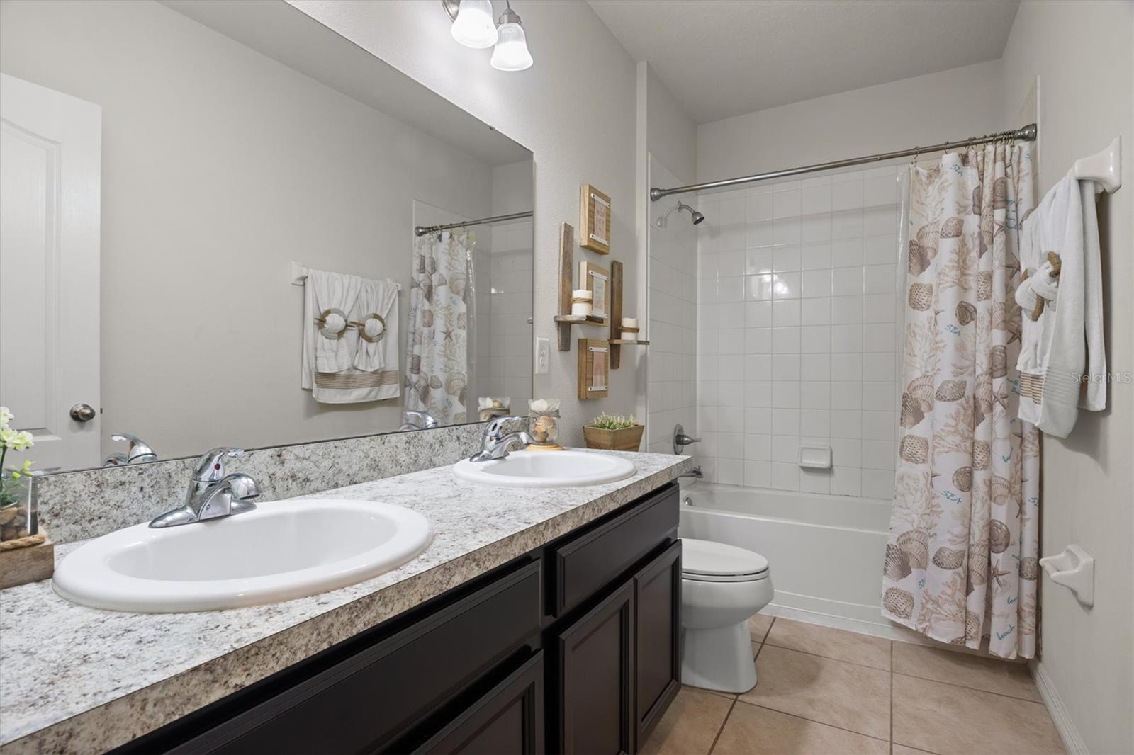 Image 21 of 38 For 555 Lucerne Boulevard