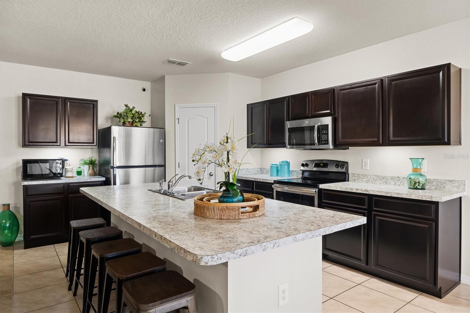 Image 7 of 38 For 555 Lucerne Boulevard