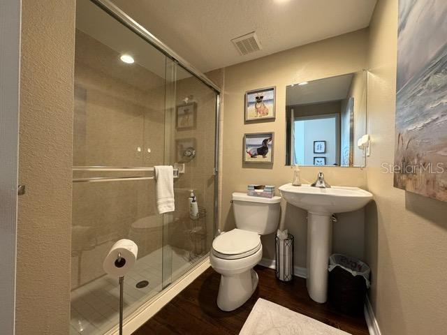 Image 32 of 37 For 1128 Rush Street