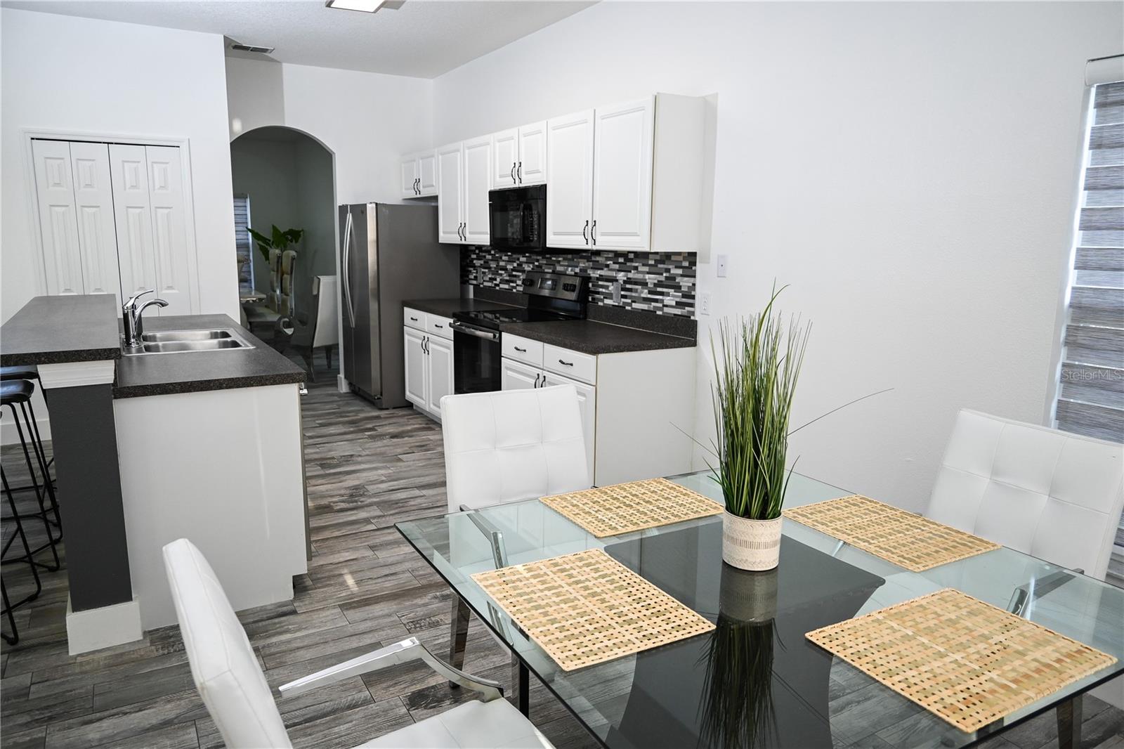 Image 13 of 36 For 4733 Cumbriam Lakes Drive