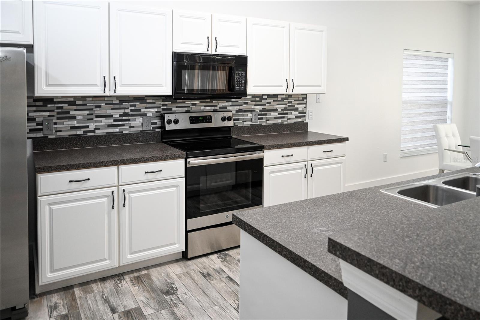 Image 16 of 36 For 4733 Cumbriam Lakes Drive